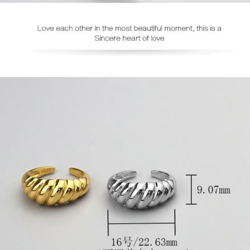 Croissant Gold Ring - Picture 3 of 4